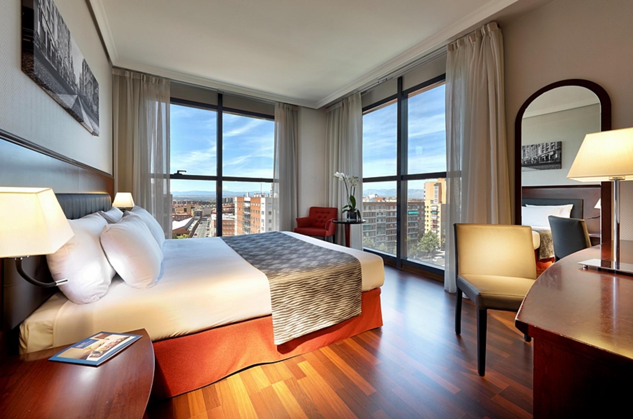 فندق مدريدفي  فندق فيا كاستيلانا المظهر الخارجي الصورة